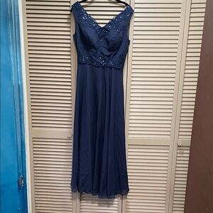 Elegant Navy Blue Lace Evening Dress